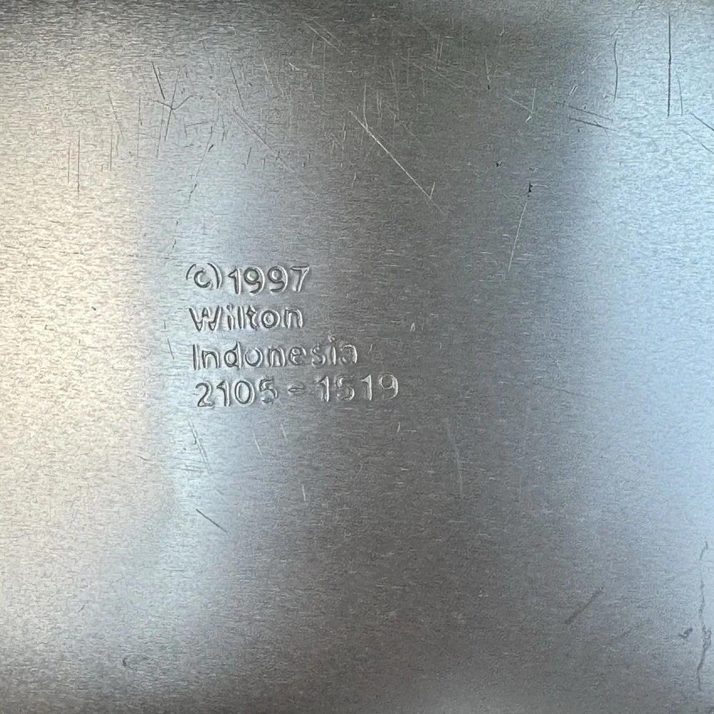 WILTON‎ Computer Cake Pan Aluminum Baking Happy Birthday Mac 1997 2105-1519